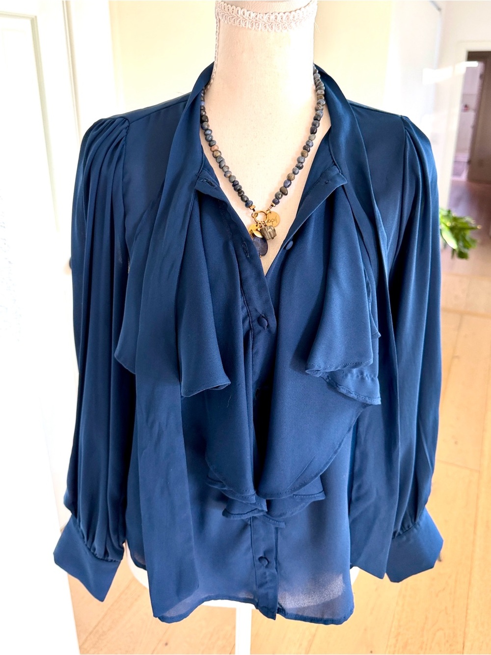 Boutique Chic Women's Ruffle Blouse Navy Blue Long Sleeves Flowy Size Small